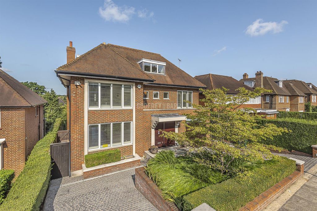 Property photo 1 of 34