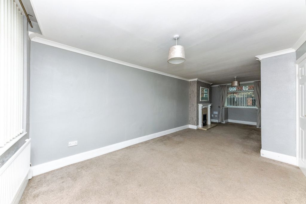 Property photo 3 of 13 Lounge/Dining Room
