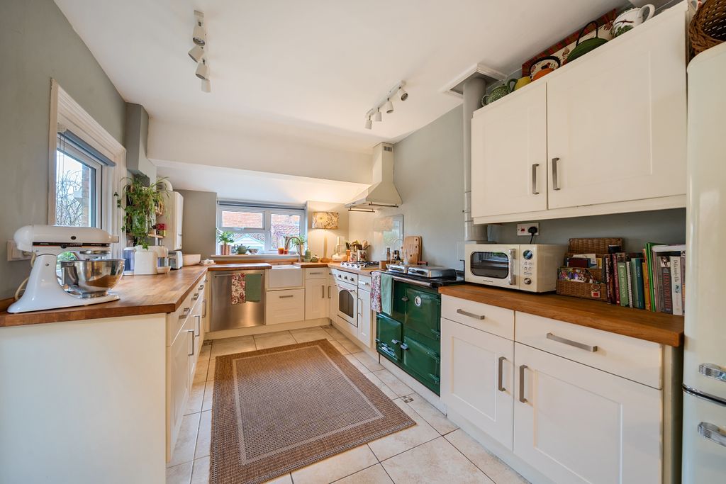 Property photo 3 of 25 Kitchen / Breakfast Room