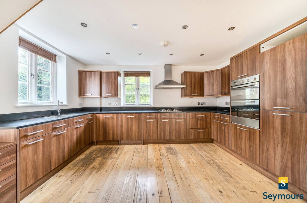 Property photo 2 of 16 Kitchen