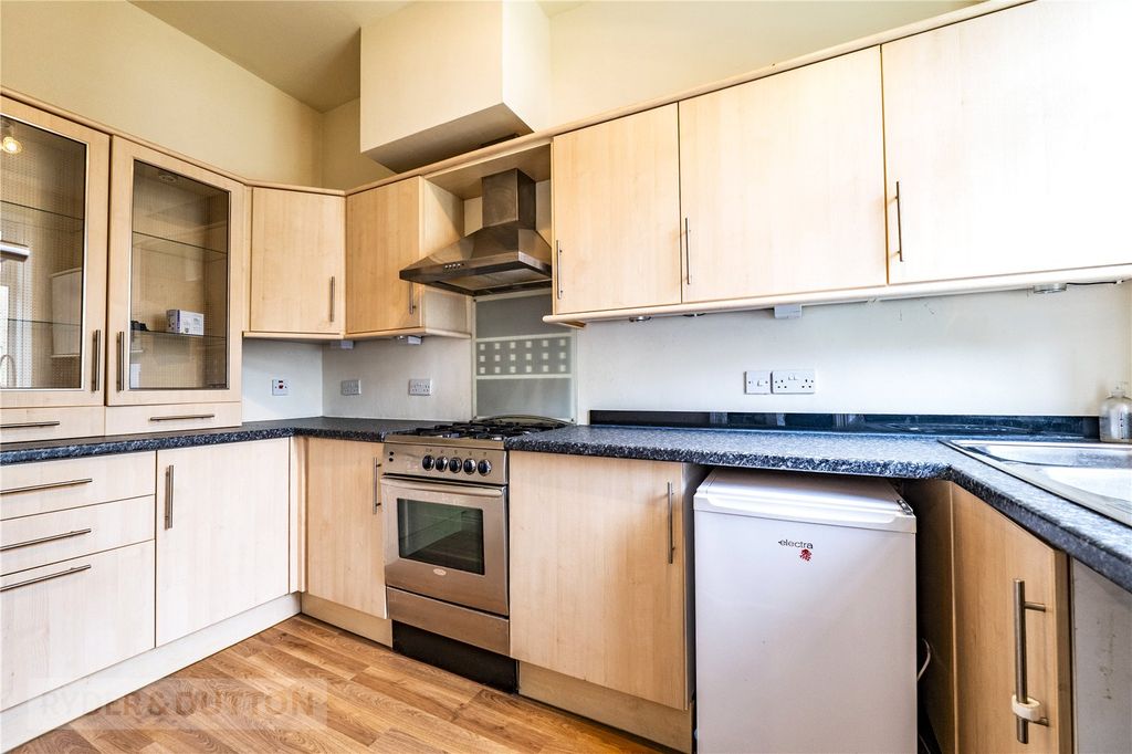 Property photo 2 of 21 Kitchen