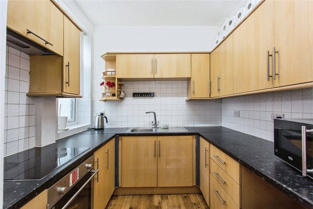 Property photo 3 of 19 Picture No. 02