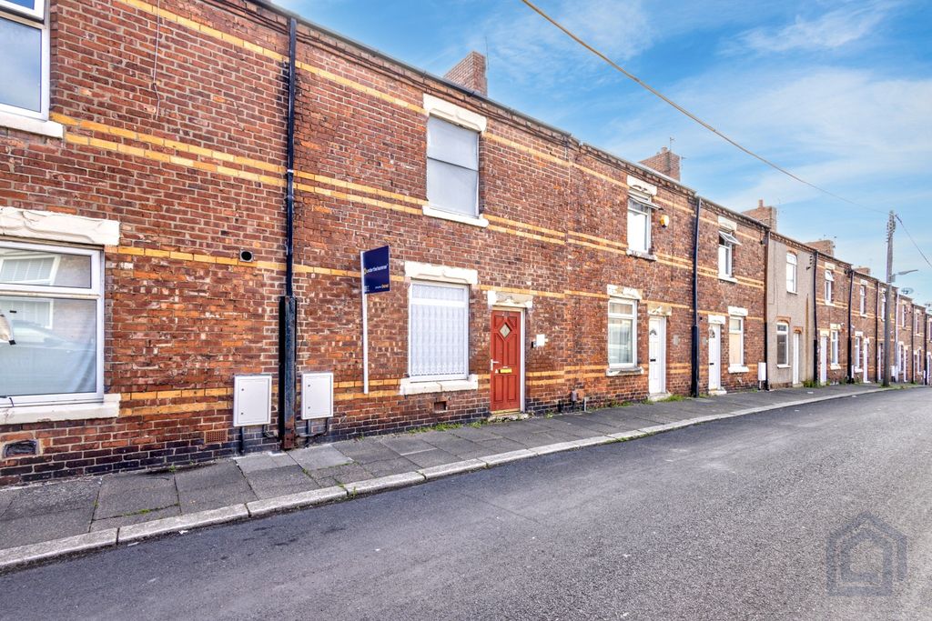 Property photo 1 of 12