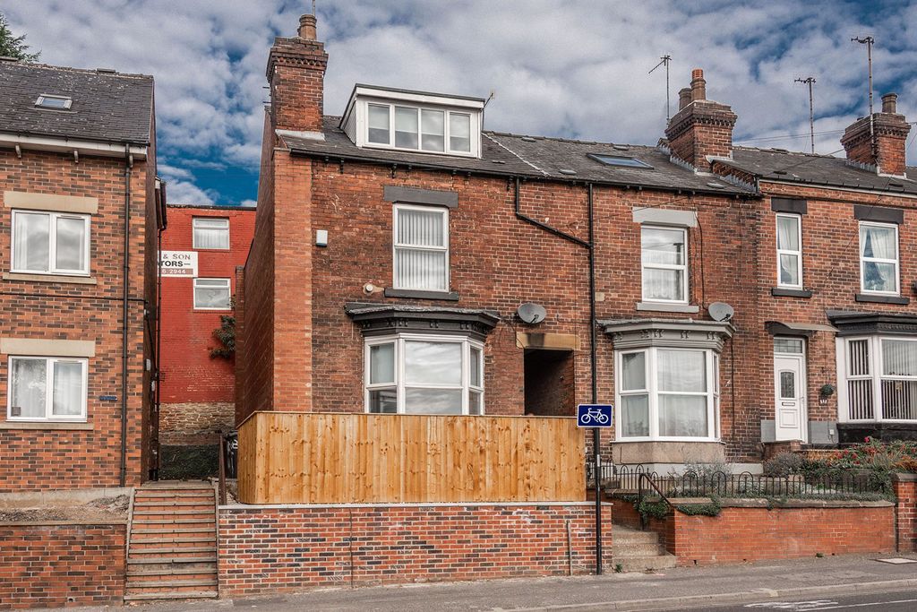 Property photo 2 of 22