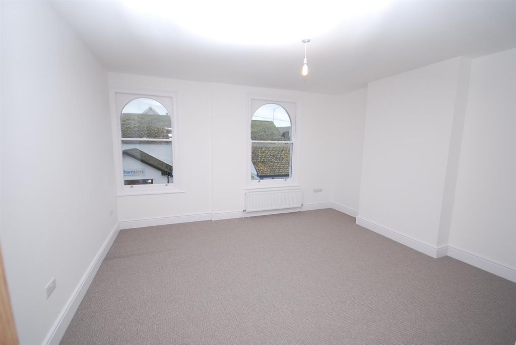 Property photo 2 of 5 Maisonette Sitting R