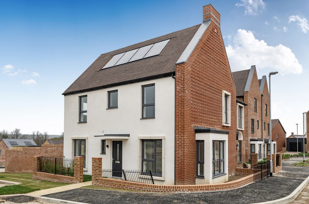 Property photo 1 of 13 1433626-1-69c2B0d...