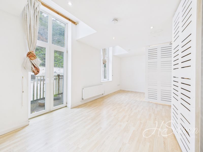 Property photo 2 of 6 Photo 3