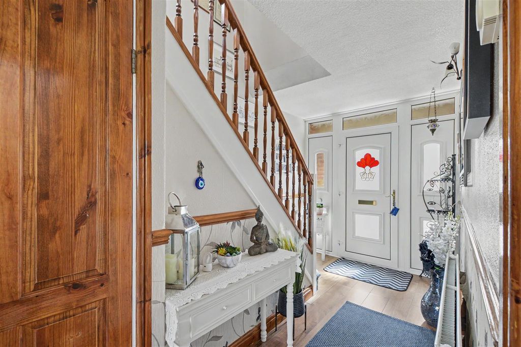 Property photo 2 of 22 Hallway_1.Jpeg