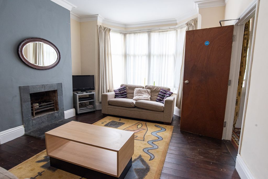 Property photo 2 of 23