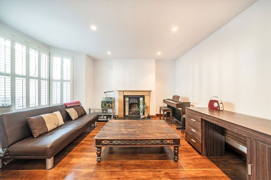 Property photo 2 of 6