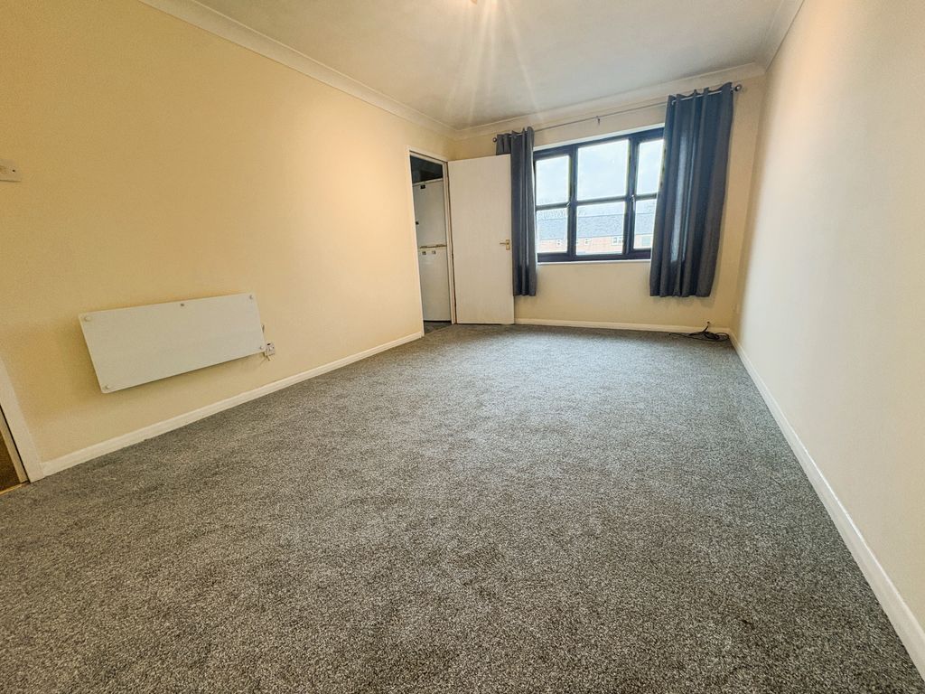 Property photo 2 of 5 Living Room