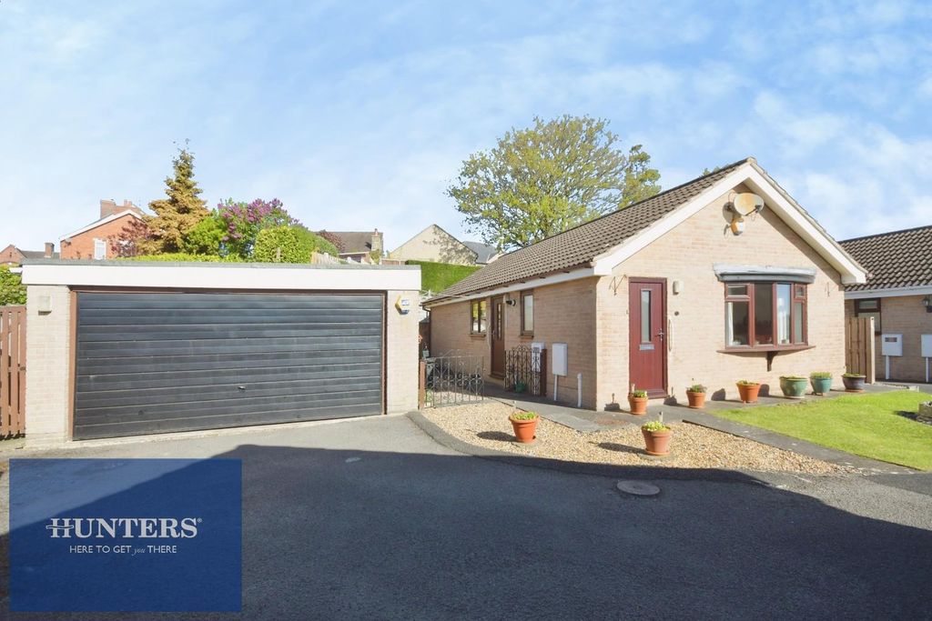 Property photo 1 of 18 Front 02.Jpg