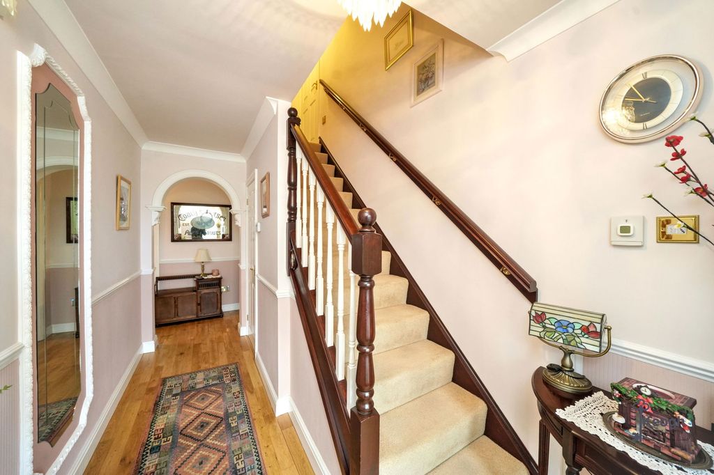 Property photo 2 of 28