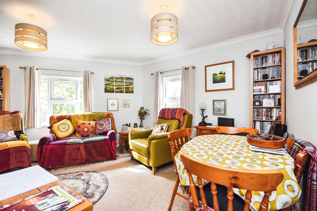 Property photo 2 of 11