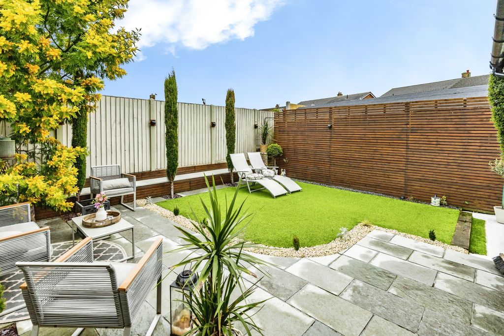 Property photo 2 of 20 Rear Gardens