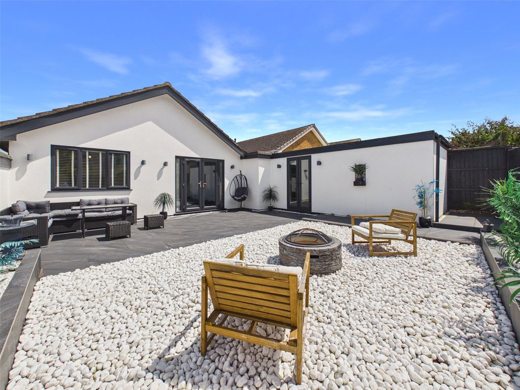Property photo 2 of 37 Picture No. 05