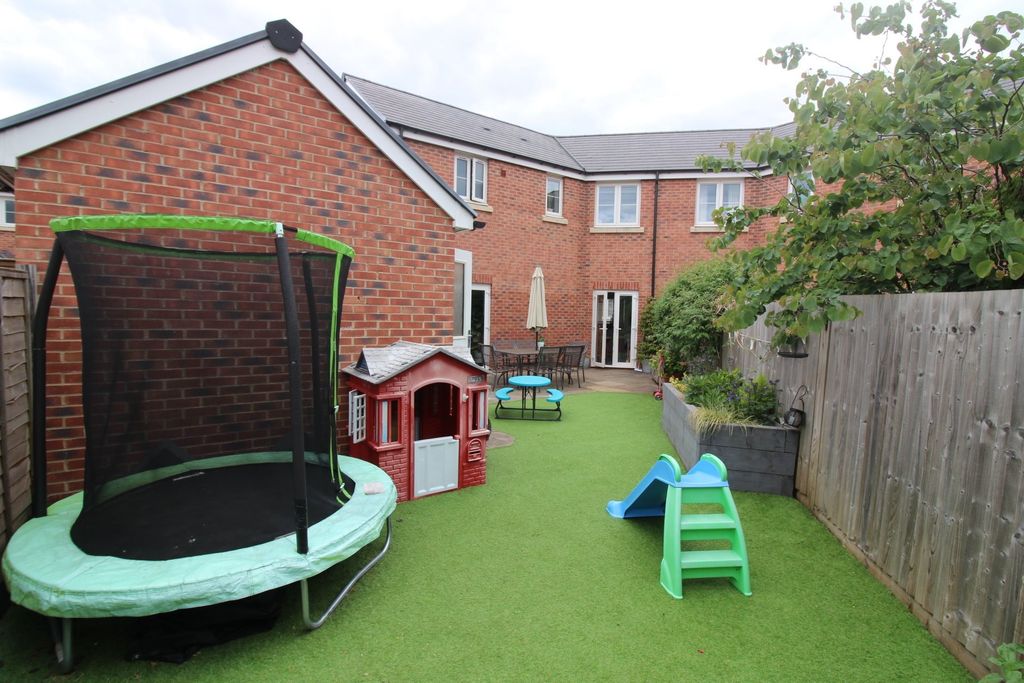 Property photo 2 of 23