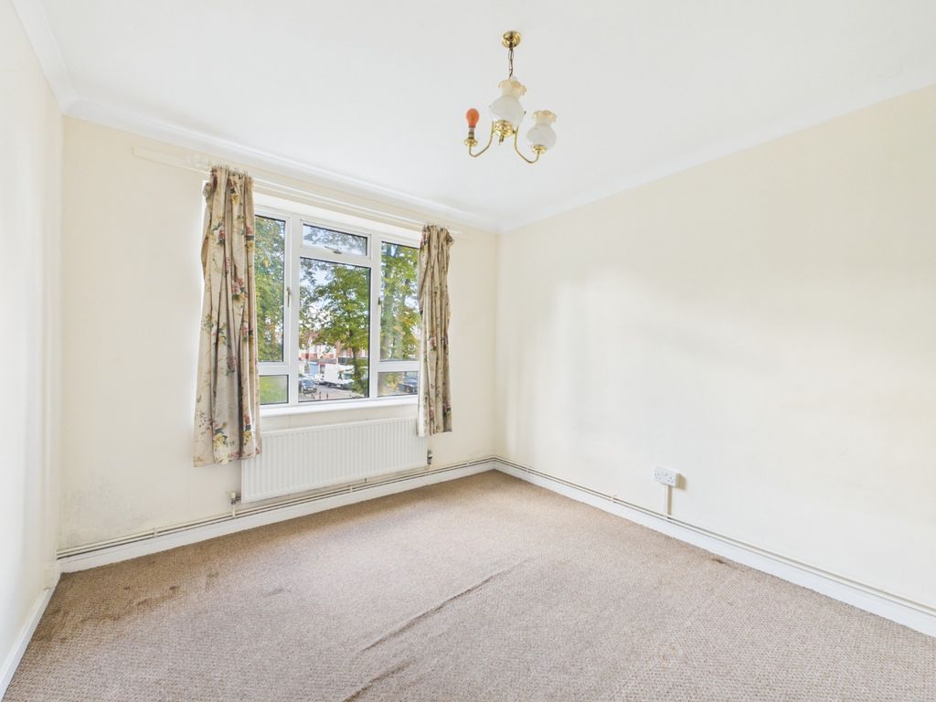 Property photo 2 of 7 6108271