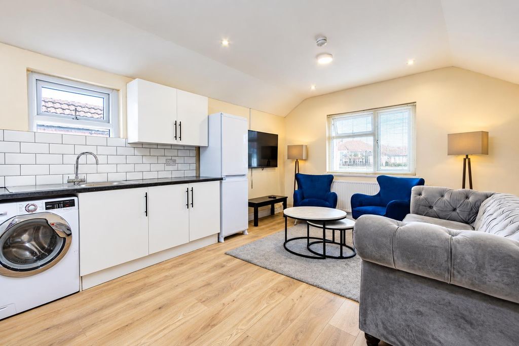 Property photo 1 of 10 Lounge.Png