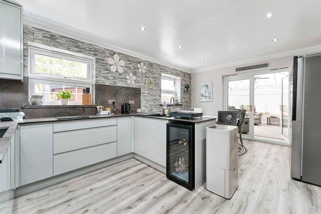 Property photo 3 of 26