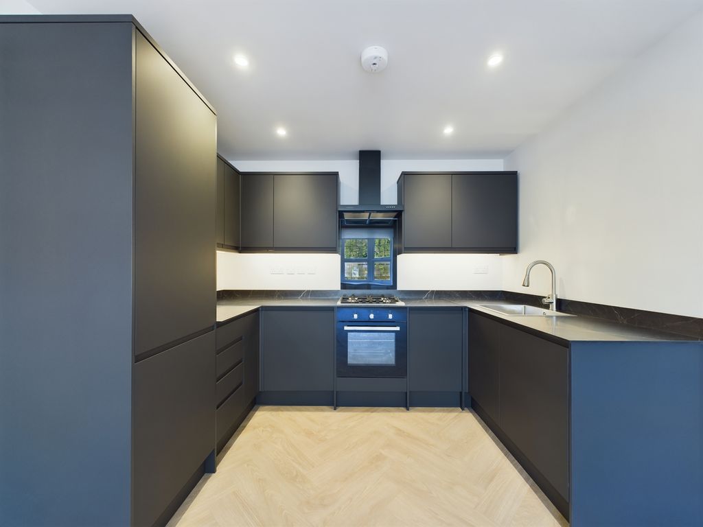 Property photo 2 of 14 Cam02136G0-Pr0068-Still006