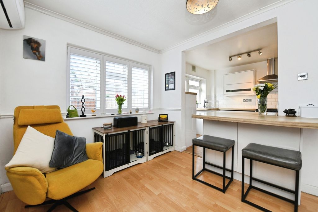 Property photo 3 of 12 Pbox-Img.Jpg