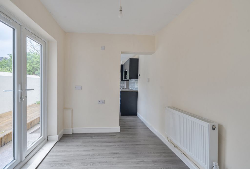 Property photo 3 of 24 1459595-11-6A0Ca7...