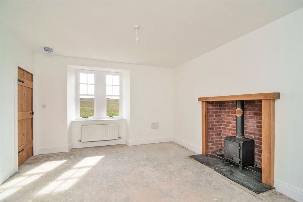 Property photo 3 of 39 Sitting Room