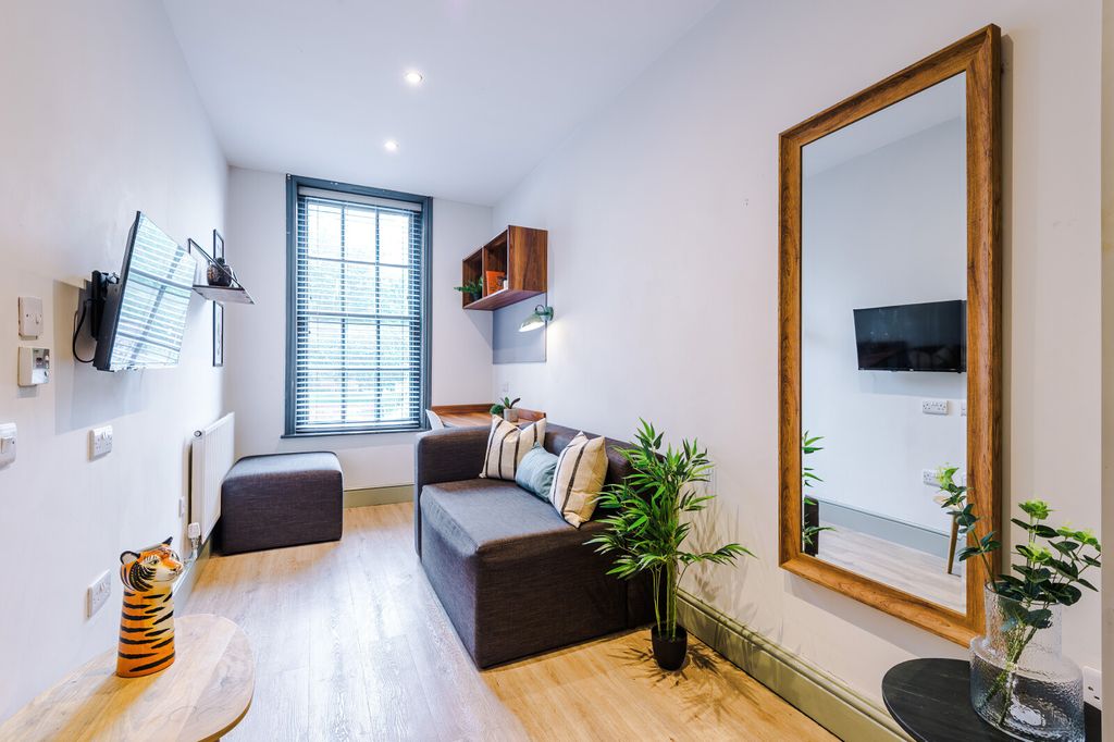 Property photo 1 of 10 Photo 0