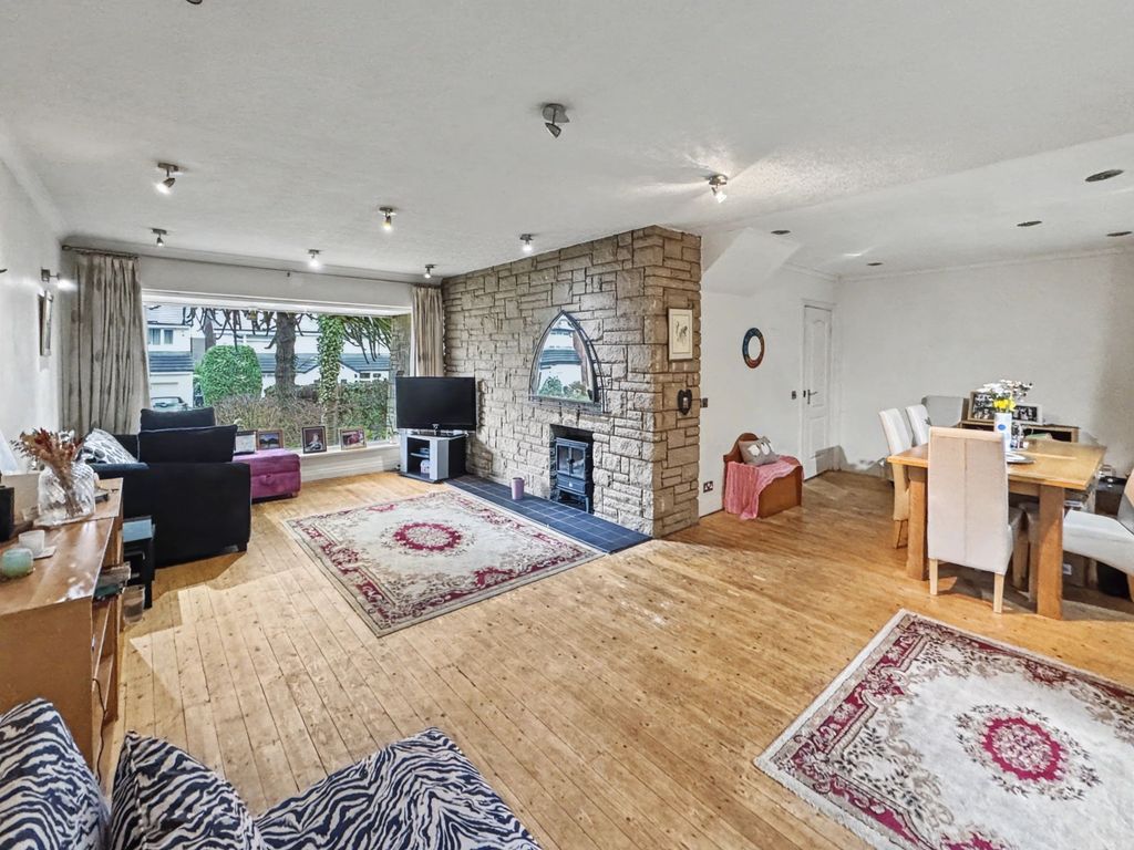 Property photo 2 of 35