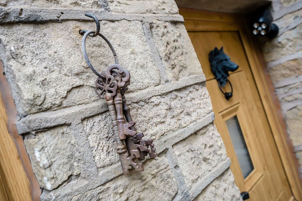 Property photo 3 of 27