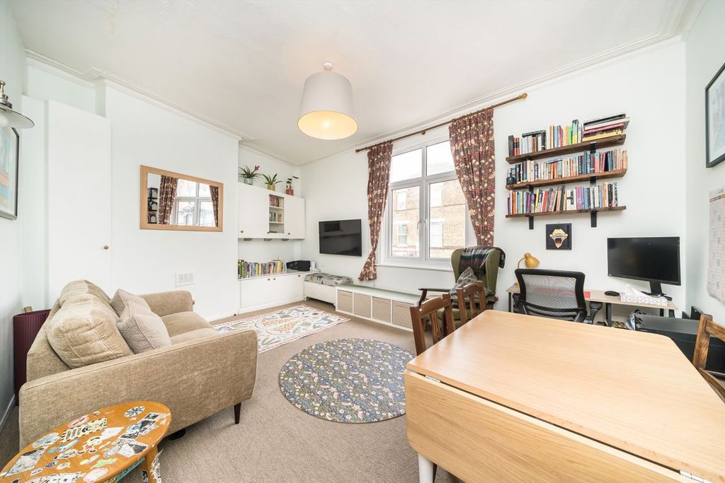 Property photo 2 of 8