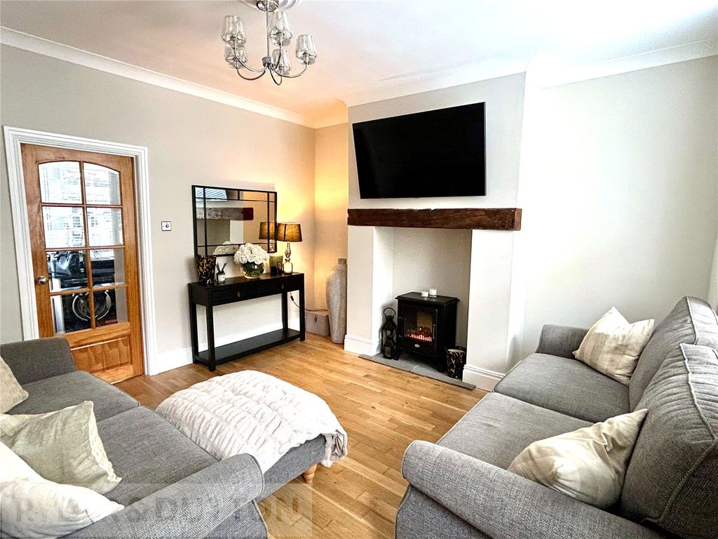 Property photo 2 of 13 Lounge