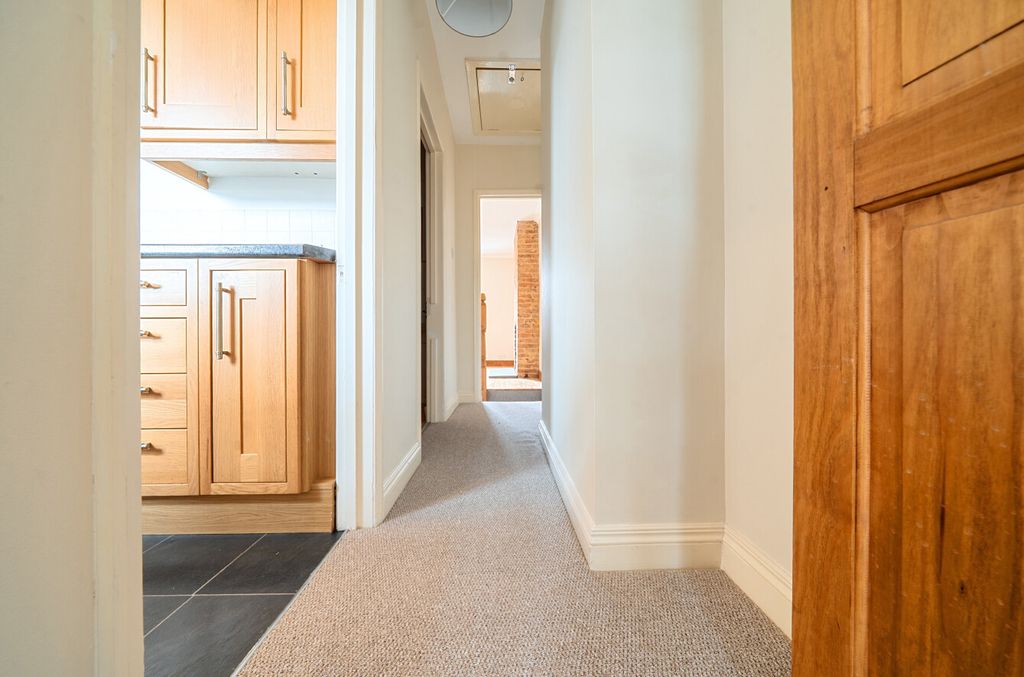 Property photo 3 of 22 1388669-6-693Bfd3...