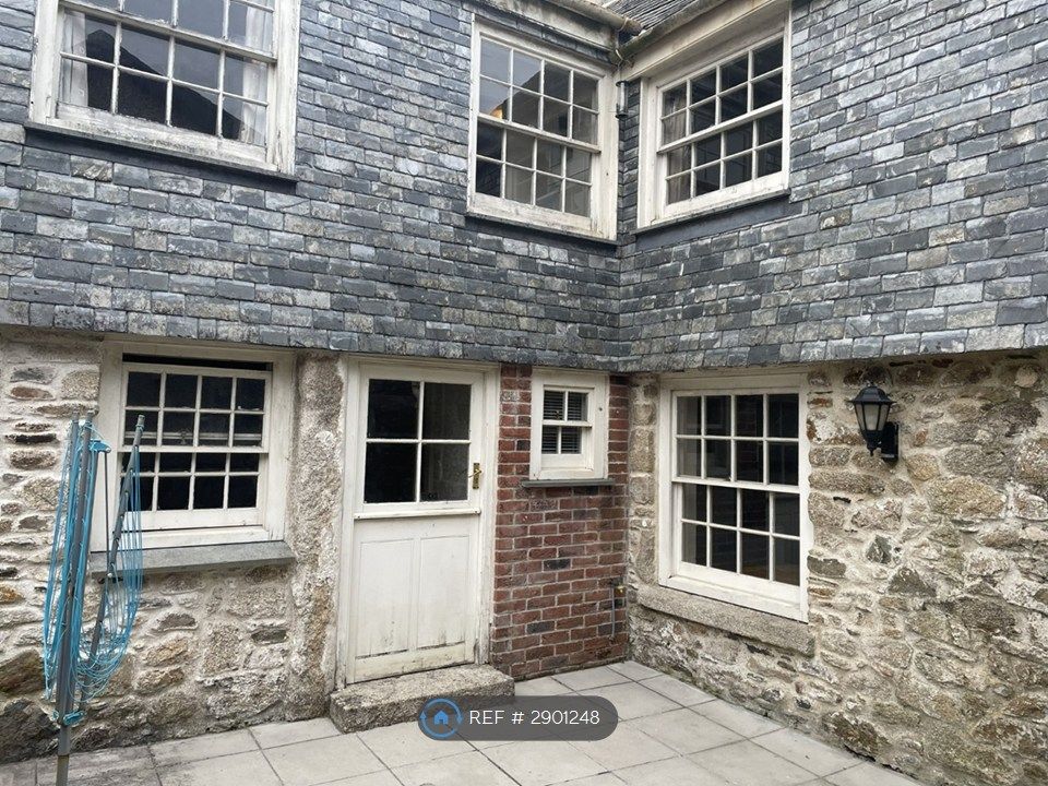 Property photo 3 of 19 Courtyard