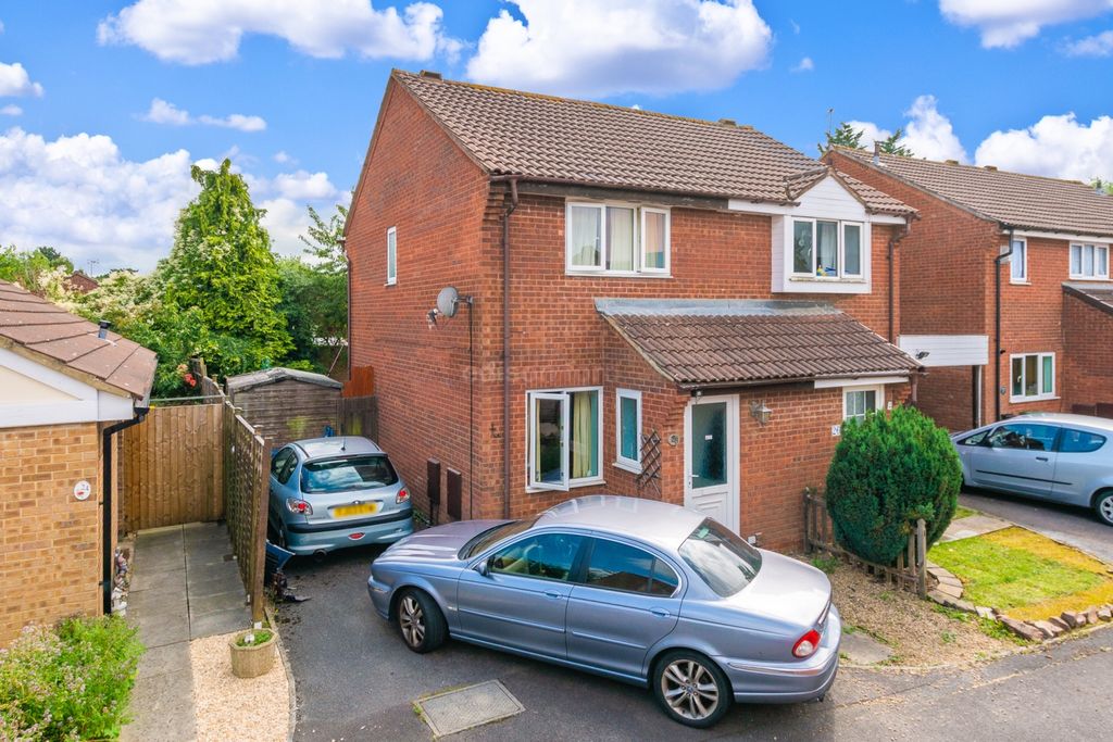 Property photo 1 of 10 25 The Willows