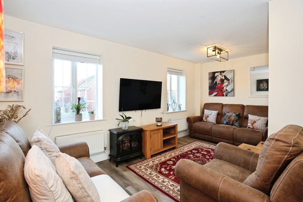 Property photo 2 of 20