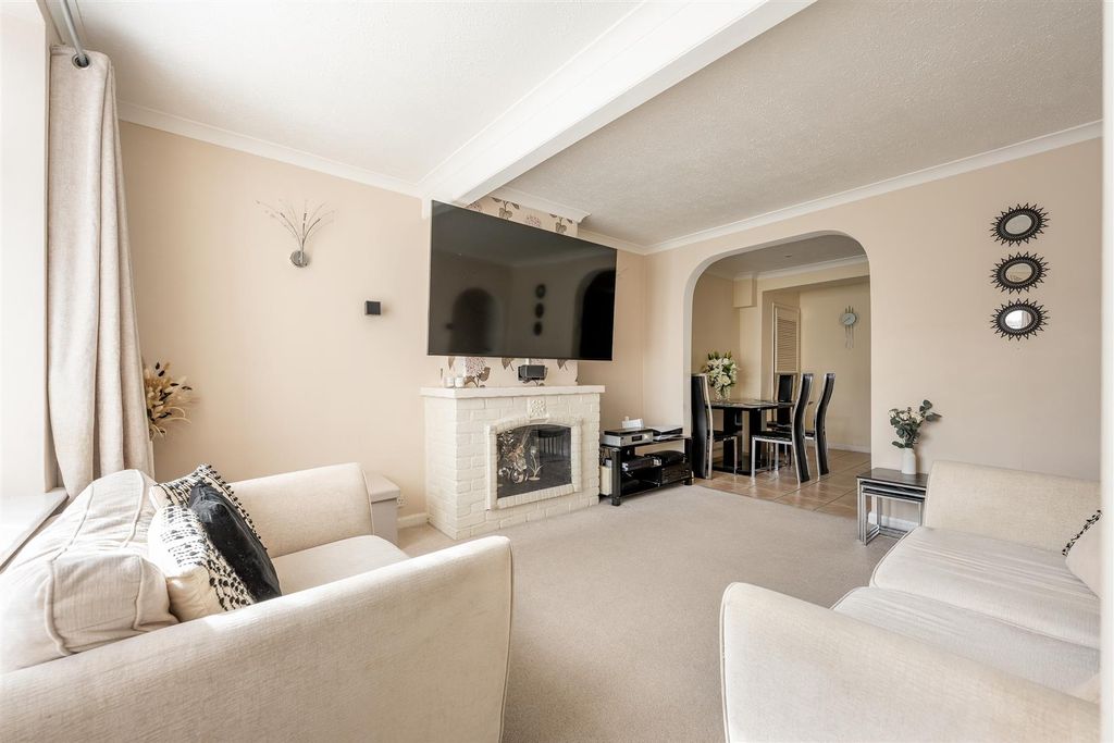 Property photo 2 of 16 Normanton Park E4