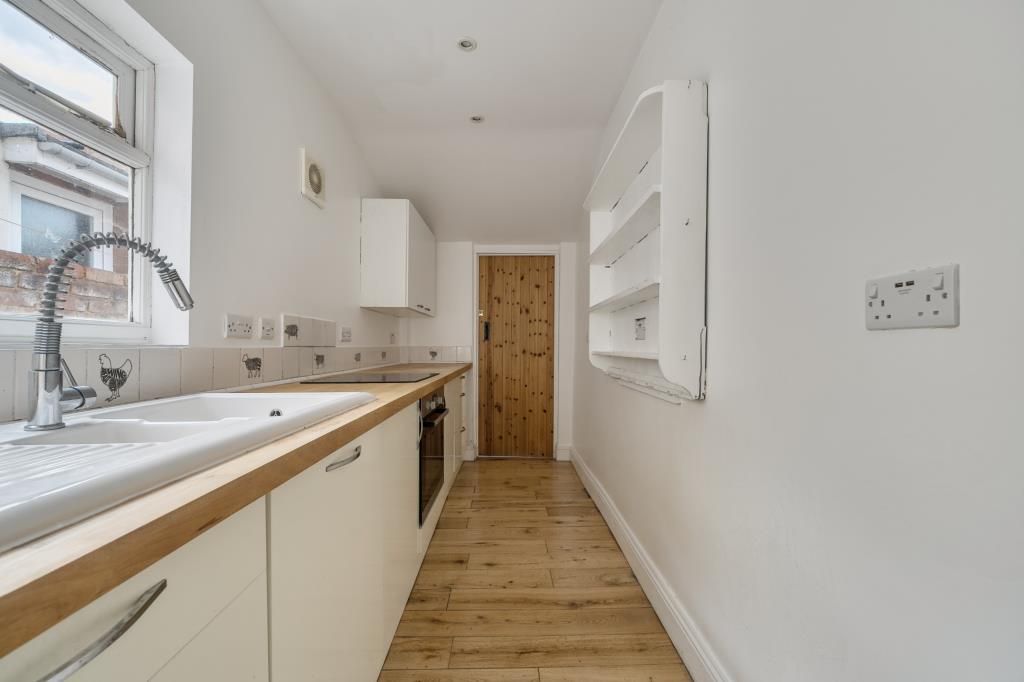 Property photo 3 of 20 Kitchen