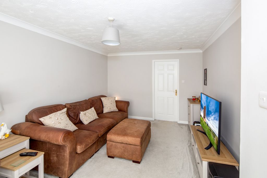 Property photo 3 of 16 Living Room