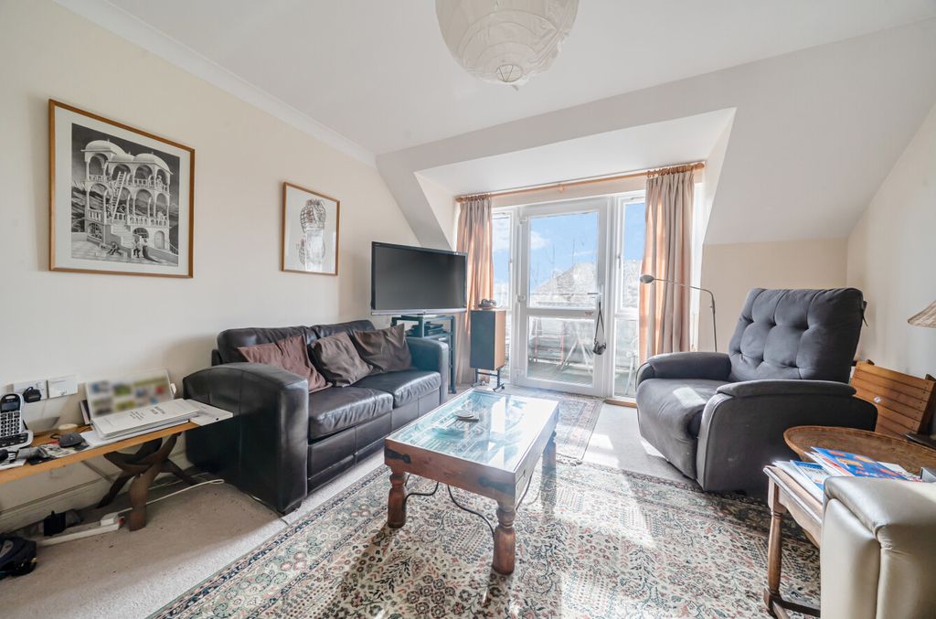 Property photo 3 of 13 1406635-7-697Ca76...