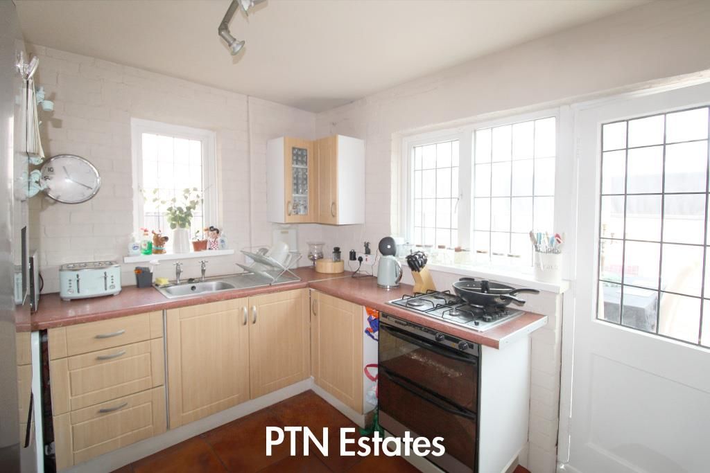Property photo 2 of 17 Kitchen 2.Jpg