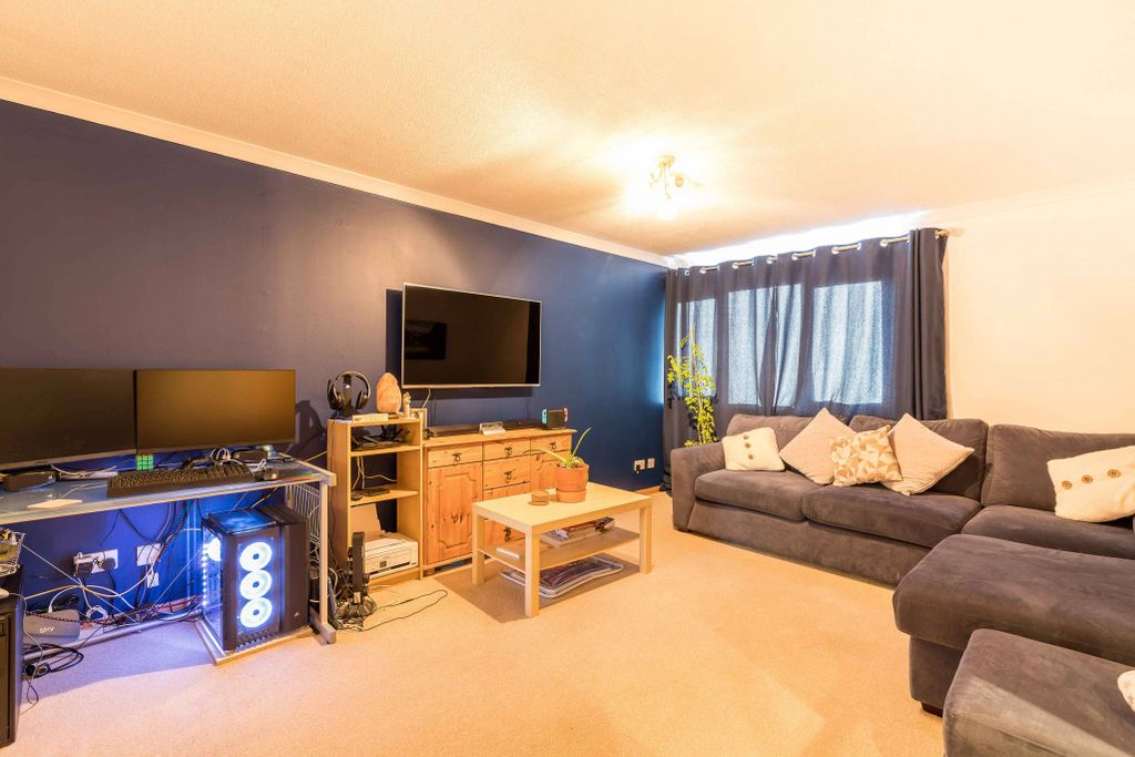 Property photo 3 of 14