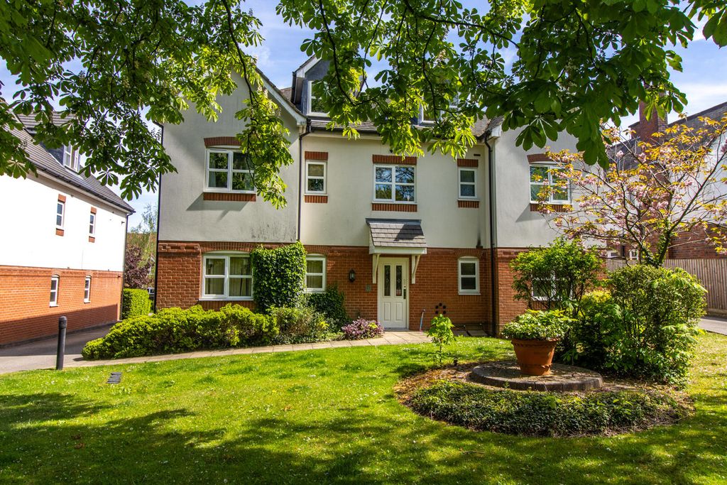 Property photo 2 of 9 Front (Exterior)