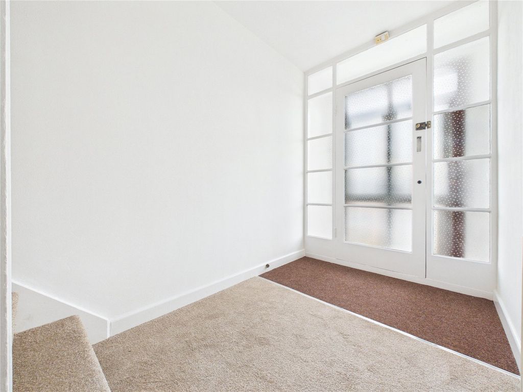 Property photo 2 of 18 Picture No. 12
