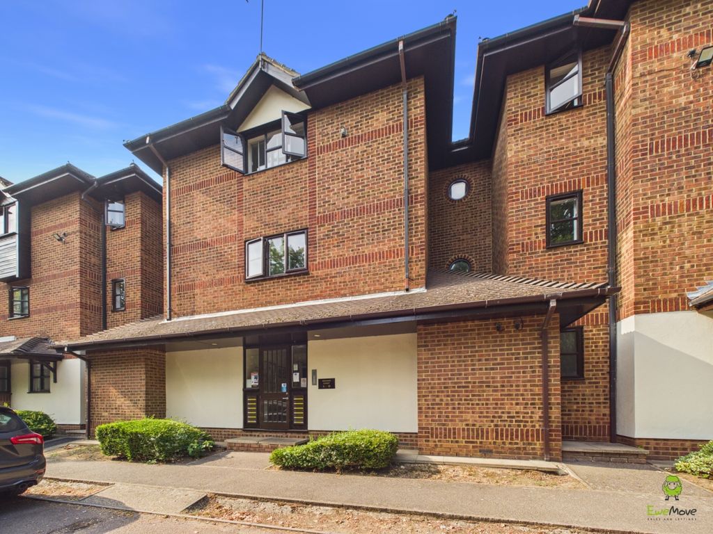 Property photo 1 of 9 Presented By Clinton At Ewemove Bexleyheath And Da