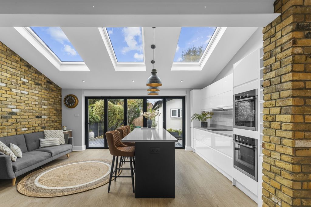 Property photo 2 of 24