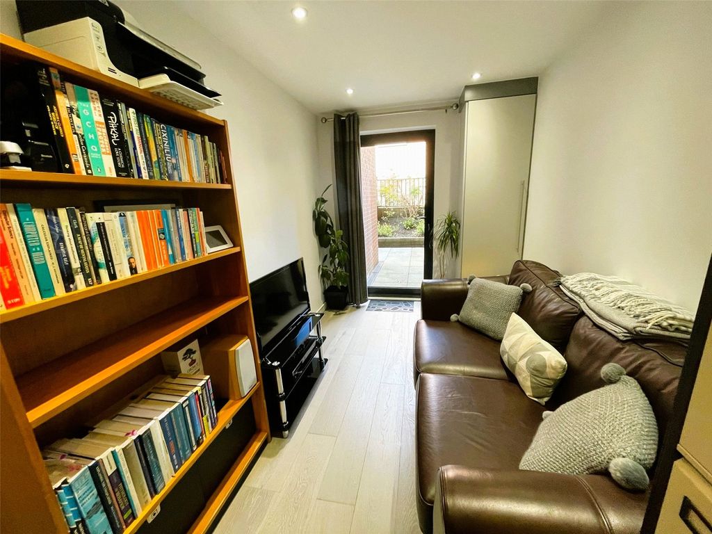 Property photo 3 of 8 Picture No. 17