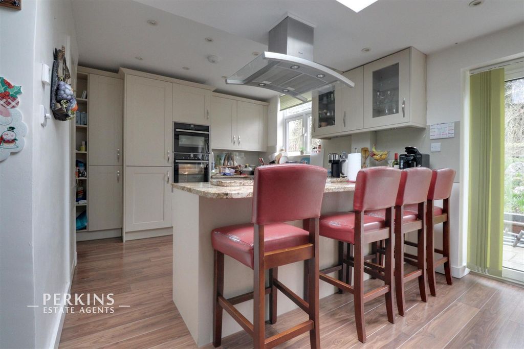 Property photo 3 of 8 K.Jpg