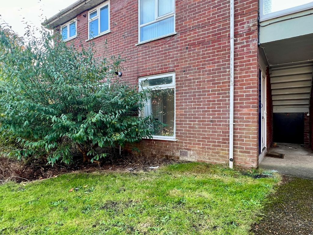 Property photo 1 of 8 Front